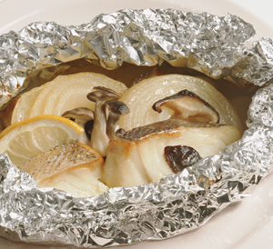 たまねぎと白身魚のホイル包み