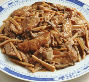 さめと豚肉のしょうゆ煮こみ