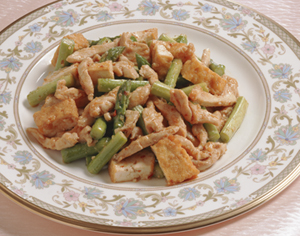 とりとアスパラガスのいためもの