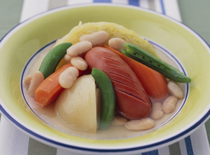 フランクフルトと豆のポトフ