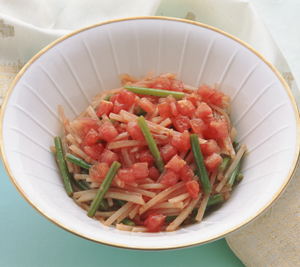 じゃがいもとにんにくの芽のサラダ