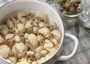 カリフラワーとオリーブの蒸し煮