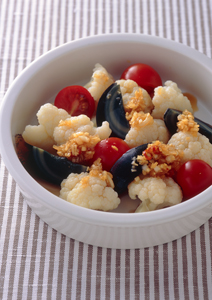 カリフラワーとピータンの香味サラダ