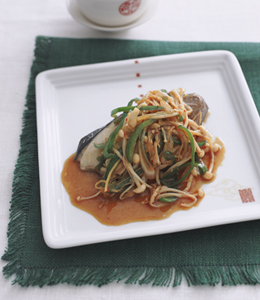 ぶりの中国風蒸し　野菜ソース
