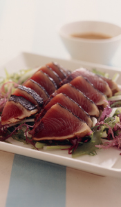 かつおのたたきの洋風海藻サラダ