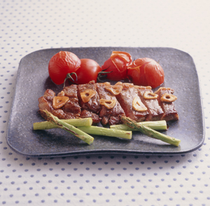 牛ステーキと野菜の焼き物