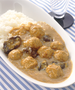 プルーンと肉だんごのカレー