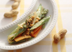 アスパラガスのピーナッツバターいため
