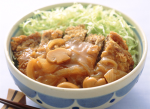 牛カツのデミグラどんぶり
