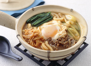 キムチ入り　鍋焼きうどん