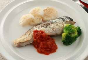 ぶりのソテー・トマトソースがけ