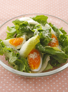 卵とチーズのサラダ