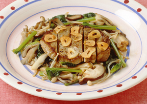 牛肉の香り焼き きのこ添え