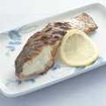 切り身魚のレモン焼き