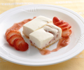チーズケーキいちごソース添え