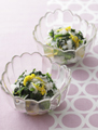 しゅんぎくと黄菊のみぞれあえ
